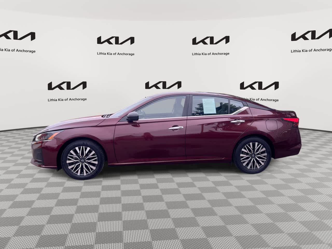 Used 2024 Nissan Altima 2.5 SV FWD image 1