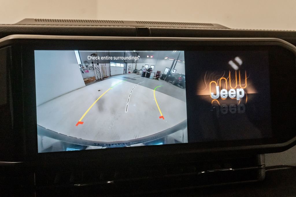 Used 2024 Jeep Wrangler Unlimited Sahara AWD/4WD image 19