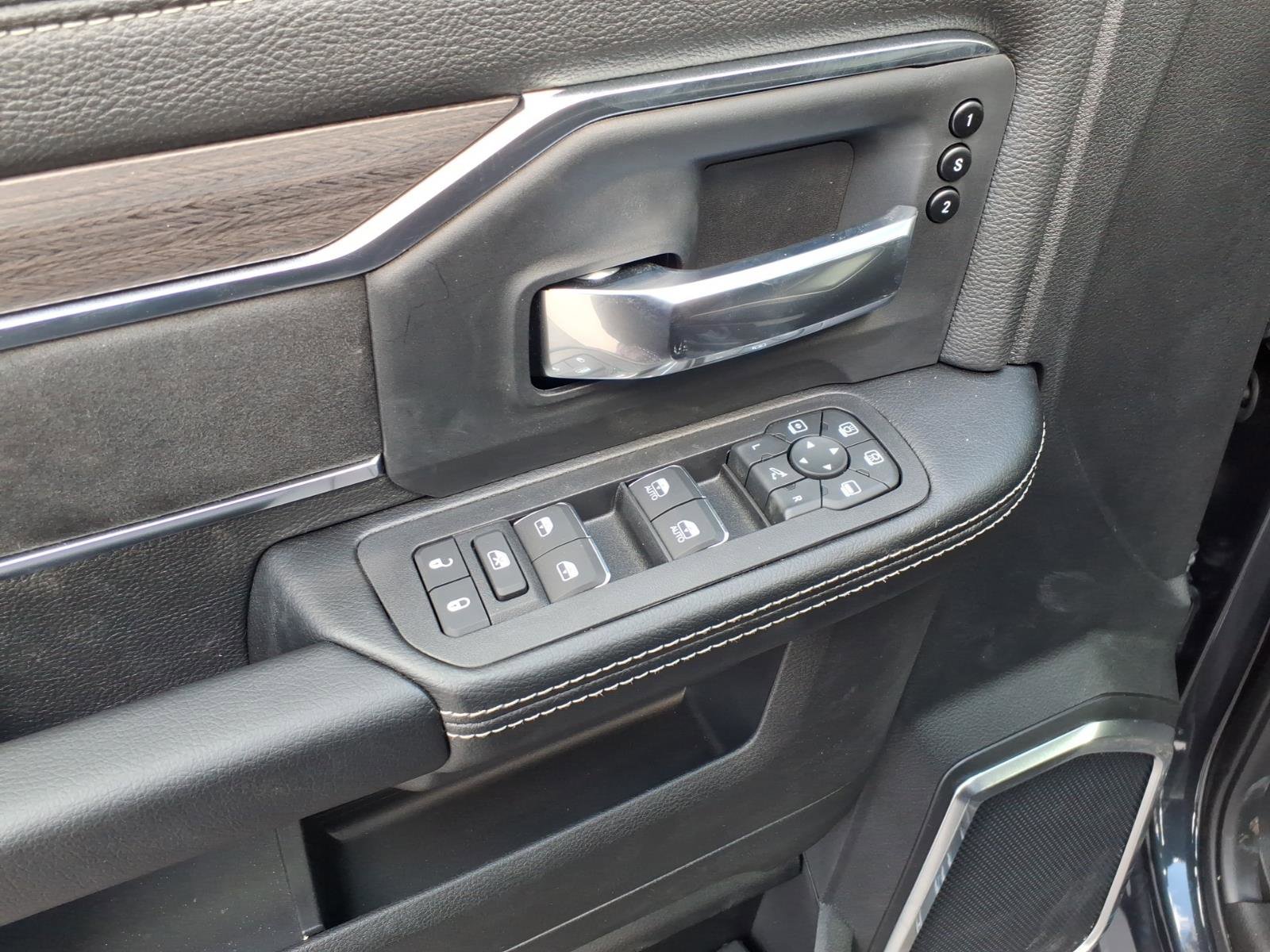 New 2026 RAM 2500 Laramie w/ Night Edition AWD/4WD image 17