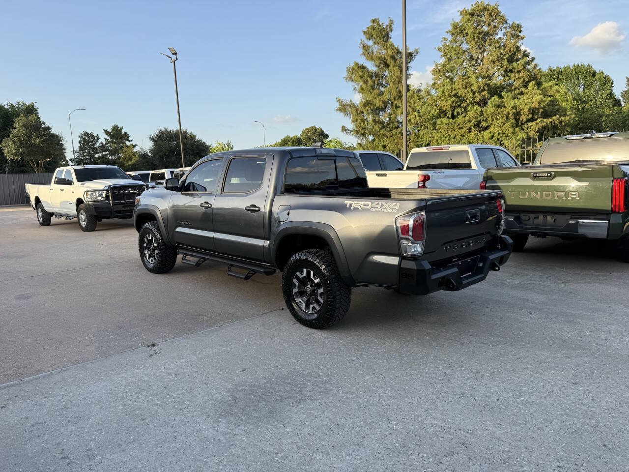 Used 2020 Toyota Tacoma TRD Off-Road AWD/4WD image 4