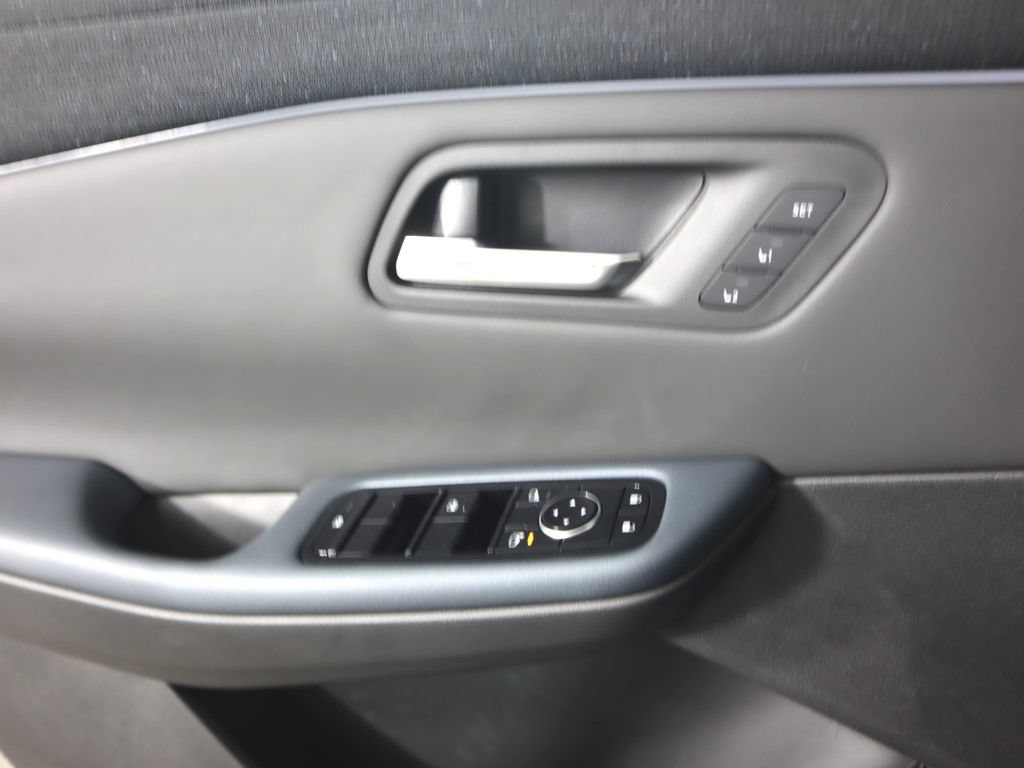 New 2026 Nissan Leaf Platinum+ w/ Floor Mat Package (Platinum+) FWD image 20
