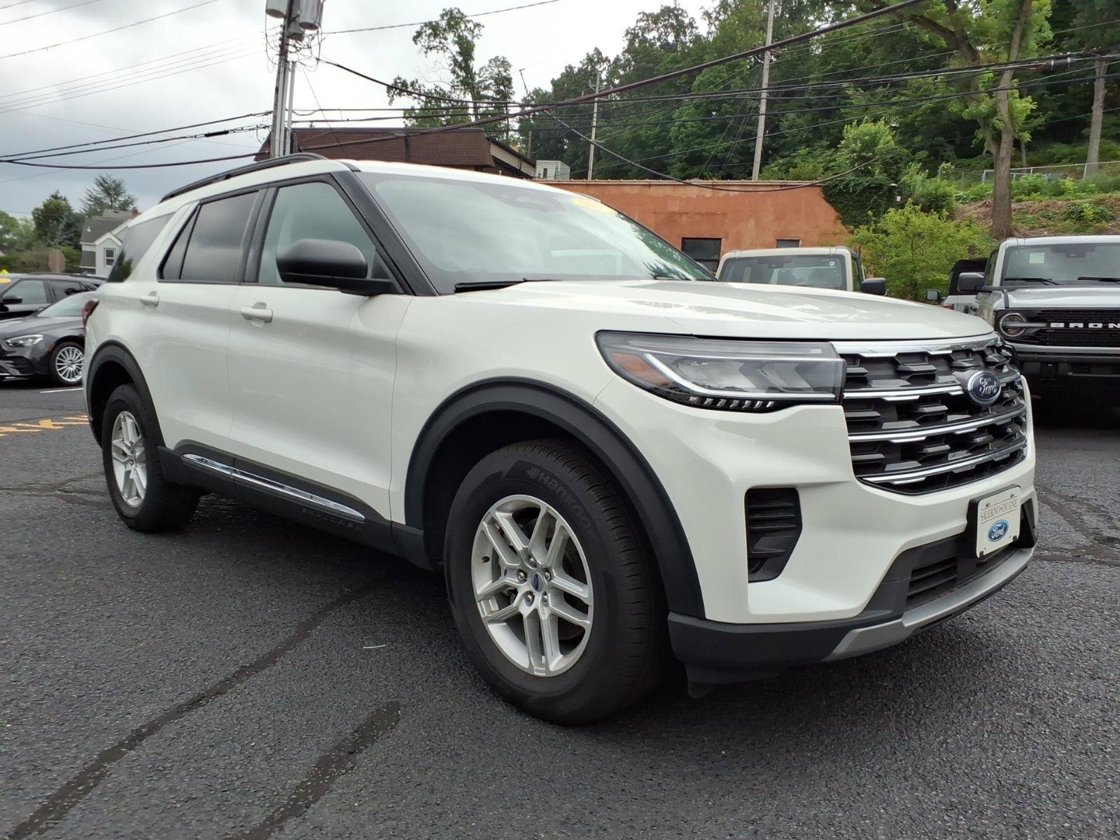 Used 2025 Ford Explorer Active AWD/4WD image 7
