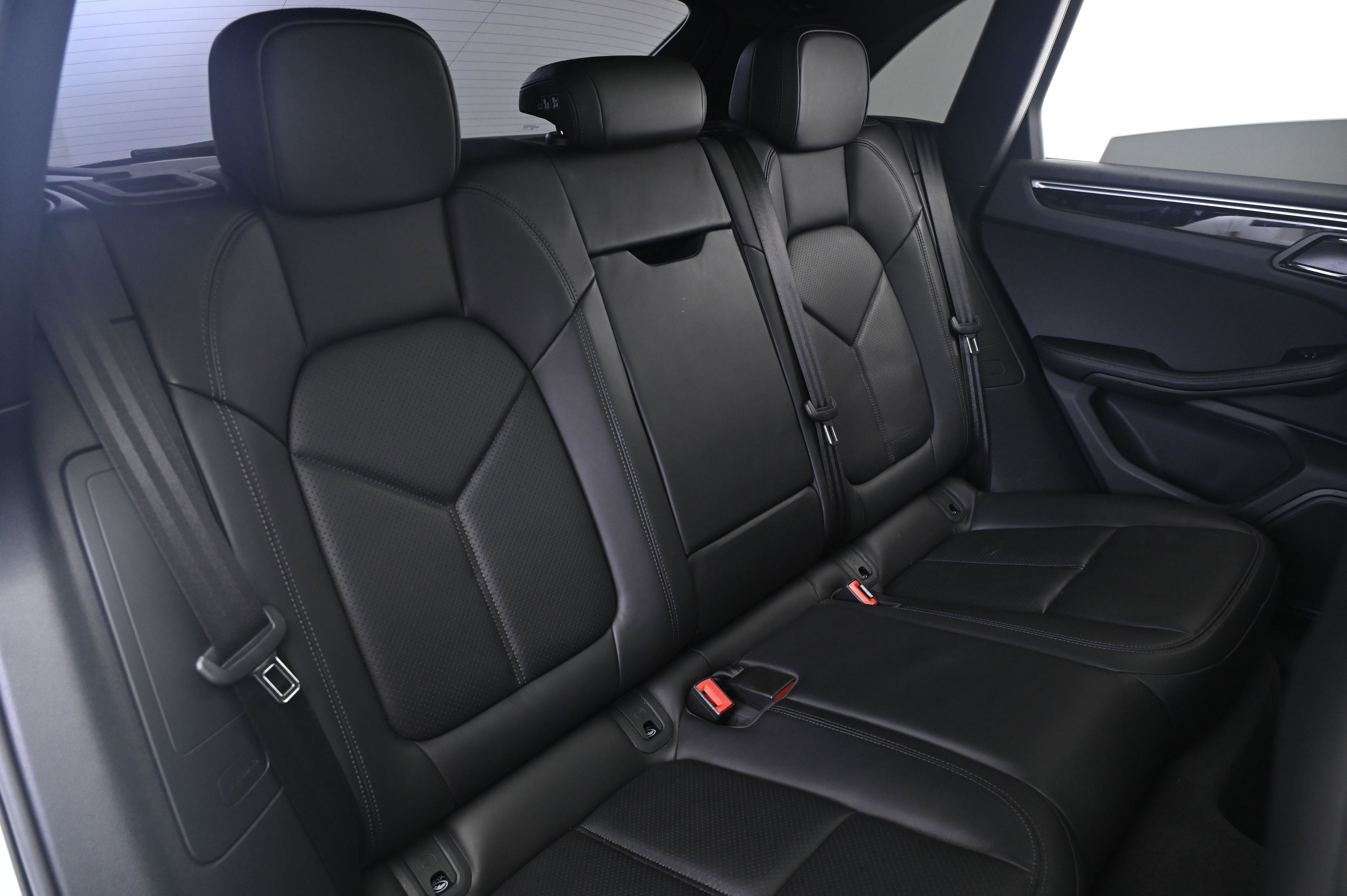 Certified 2022 Porsche Macan image 19