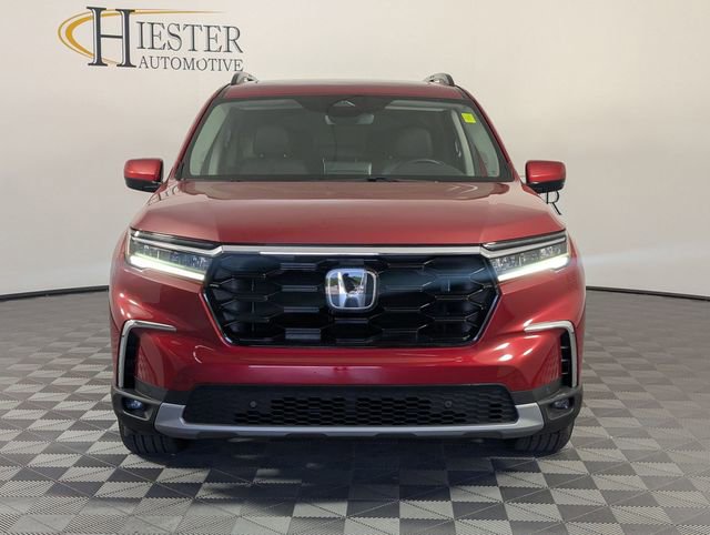 Used 2025 Honda Pilot Touring image 3