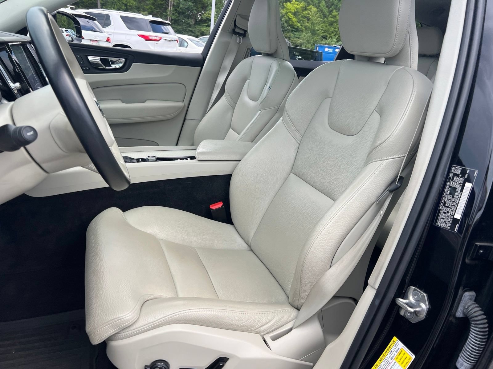 Used 2019 Volvo XC60 T5 Momentum w/ Premium Package FWD image 24