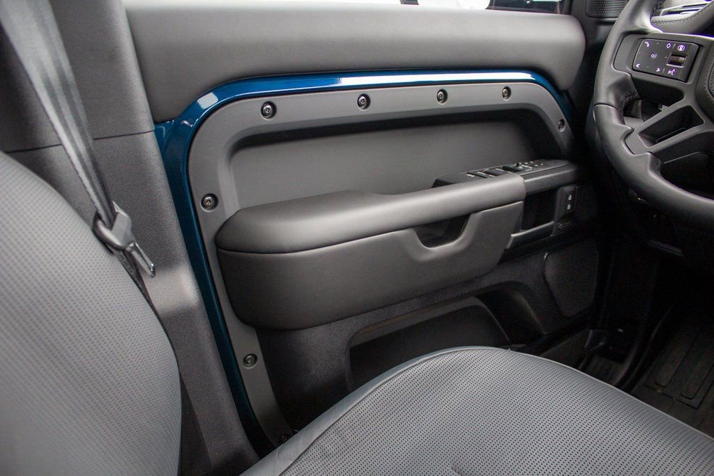 Used 2026 Land Rover Defender 110 image 19