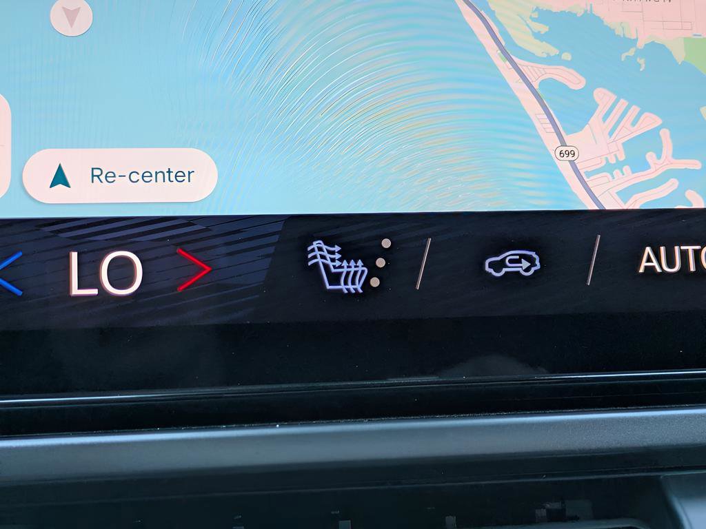 Used 2025 Chevrolet Equinox EV RS FWD image 23