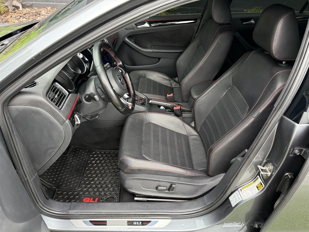 Used 2018 Volkswagen Jetta GLI FWD image 9