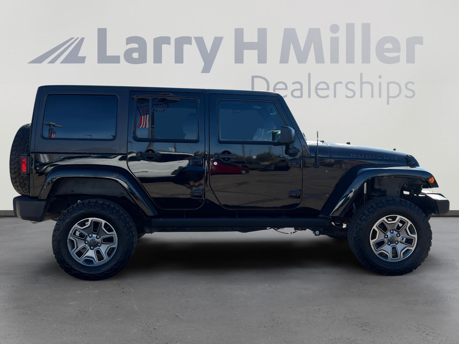 Used 2015 Jeep Wrangler Unlimited Rubicon w/ Connectivity Group image 6