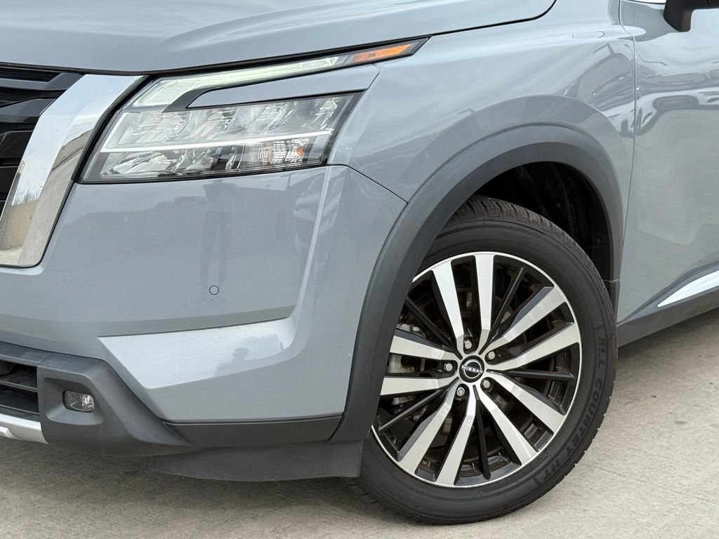 Used 2023 Nissan Pathfinder Platinum w/ Lighting Package (N92) image 3