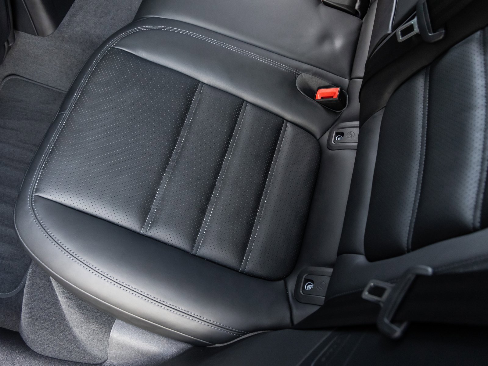 New 2026 Porsche Macan image 36