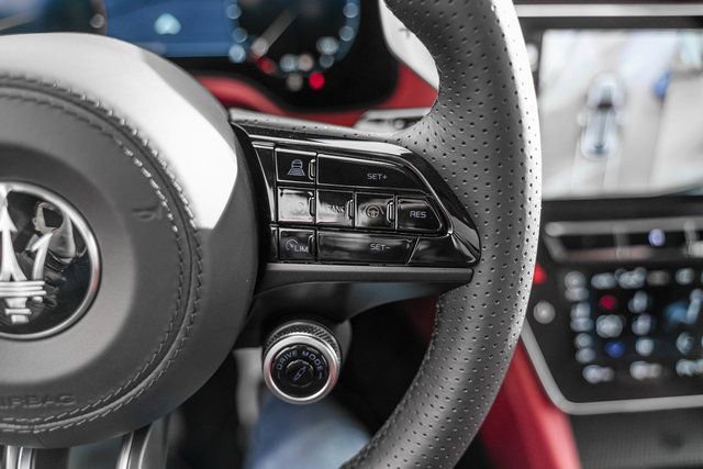 Used 2025 Maserati Grecale Modena image 34