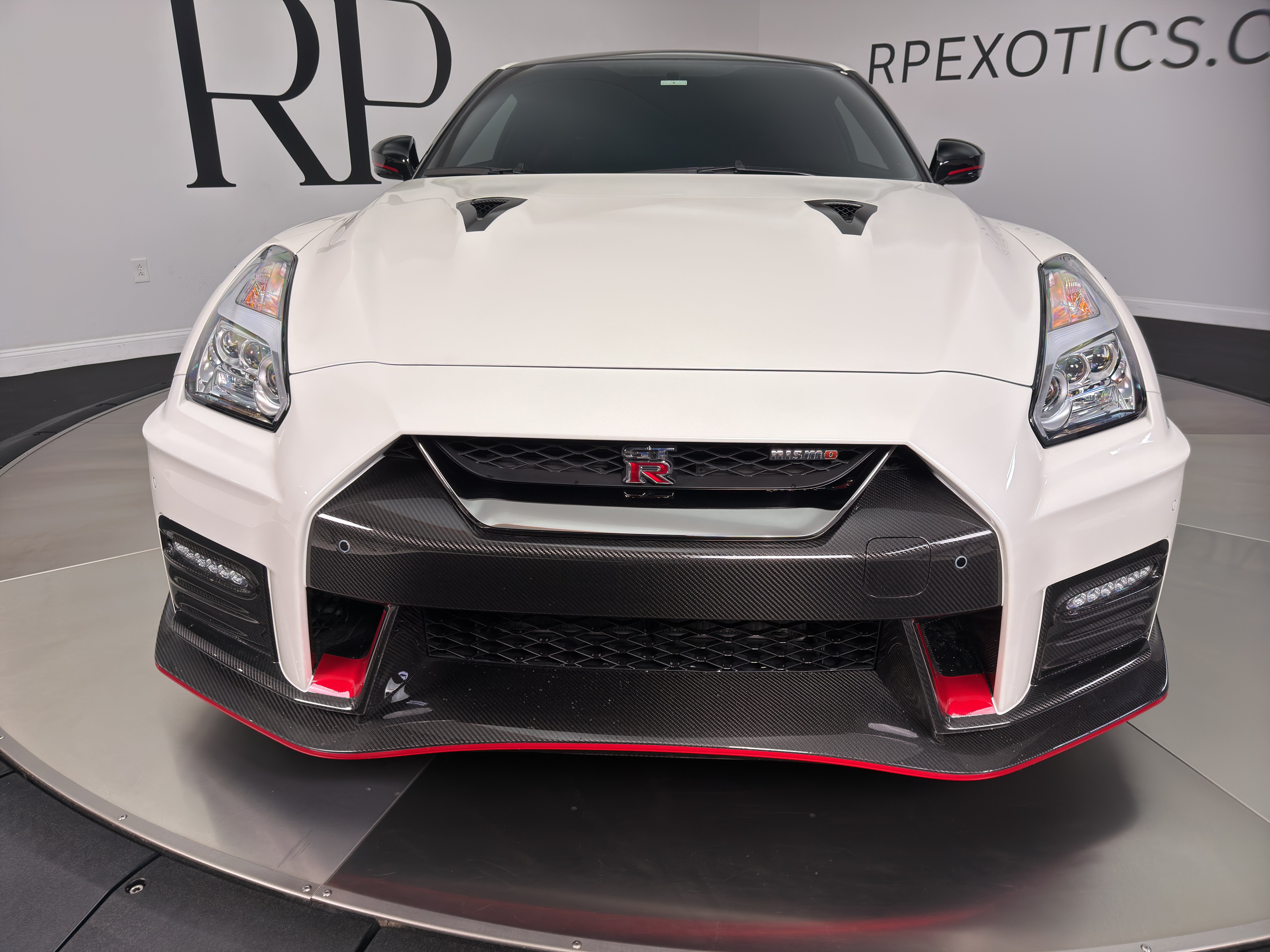 Used 2021 Nissan GT-R NISMO AWD/4WD image 12