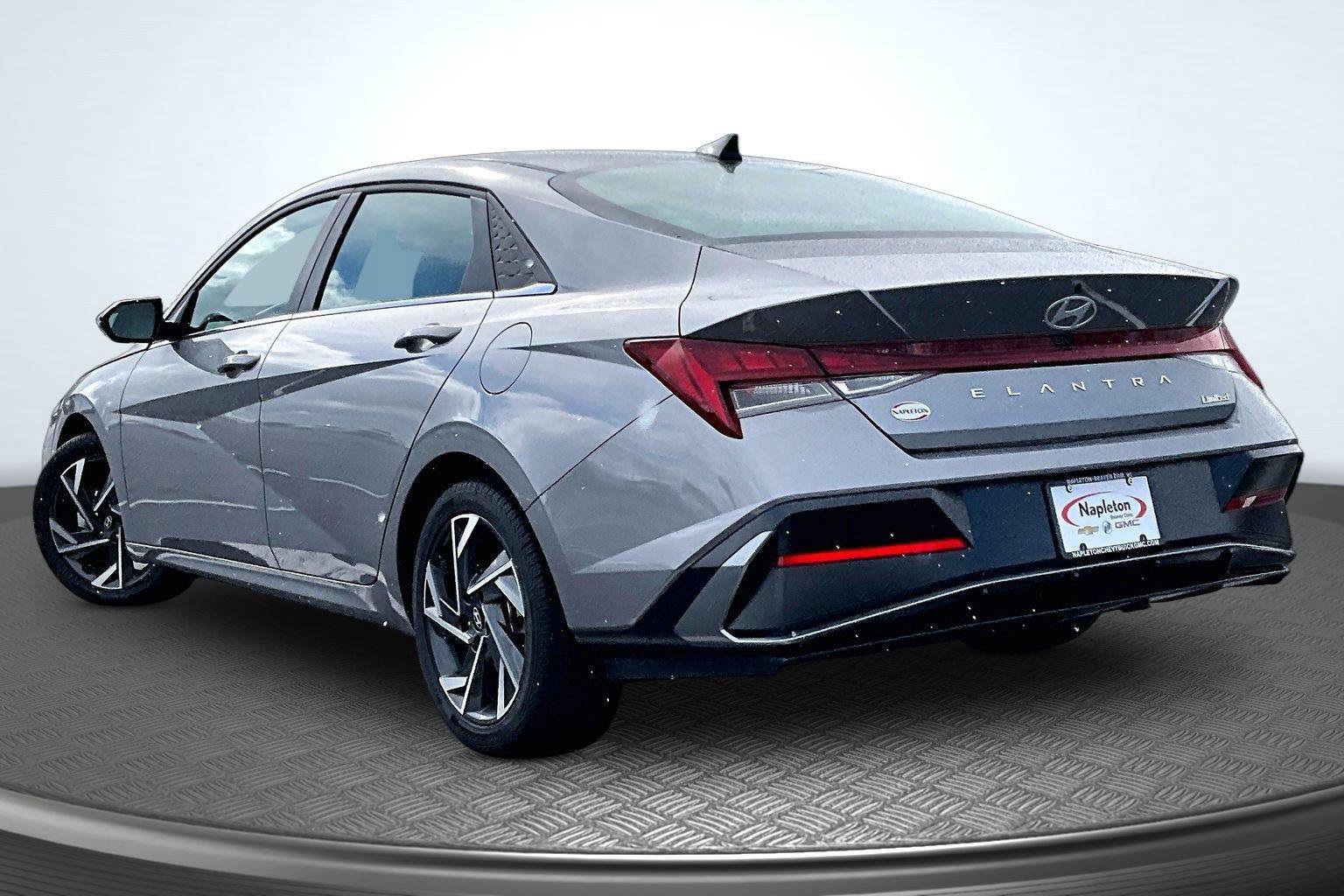 Used 2025 Hyundai Elantra Limited FWD image 26