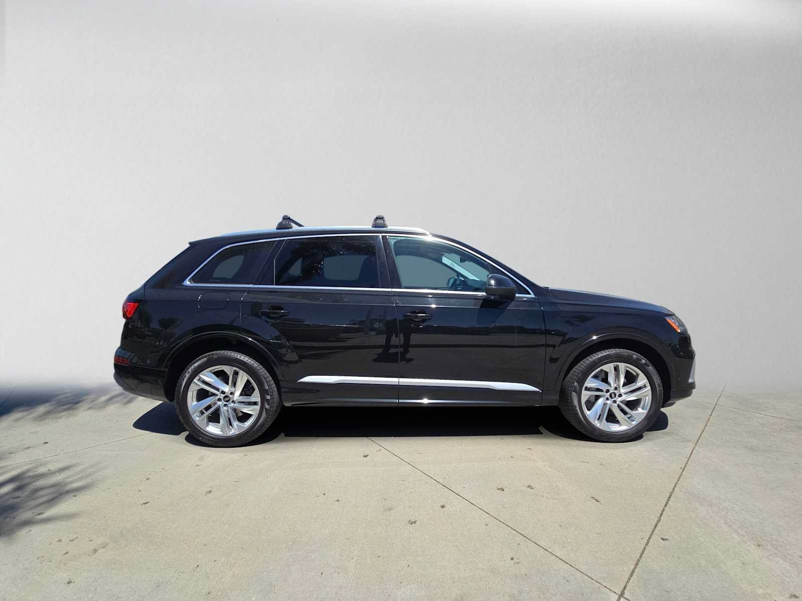 Used 2023 Audi Q7 3.0T Premium Plus w/ Premium Plus Package AWD/4WD image 2
