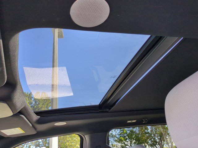 Used 2023 Ford F150 Lightning Platinum image 18