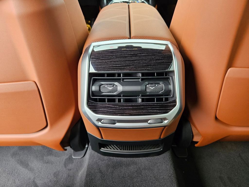 Used 2026 BMW i7 xDrive60 image 22