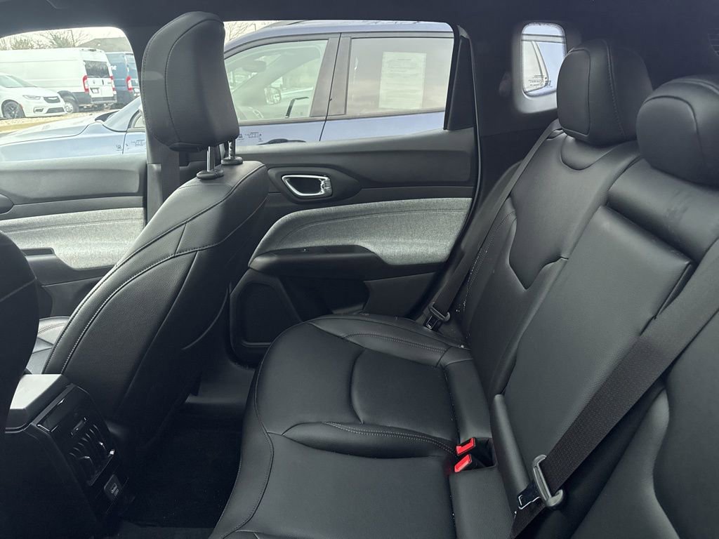 Used 2024 Jeep Compass Latitude w/ Sun and Sound Group image 9
