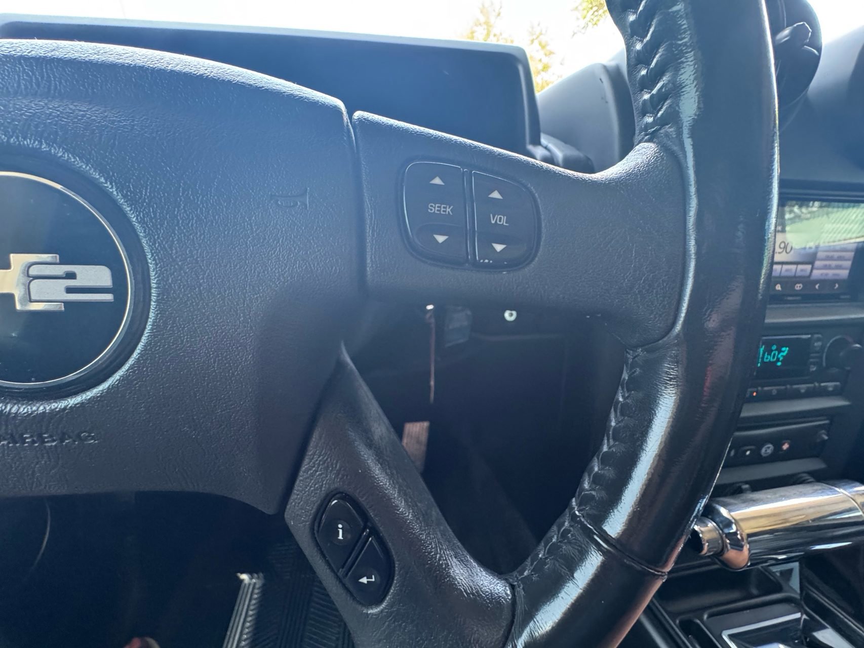 Used 2005 HUMMER H2 SUT w/ Preferred Equipment Group AWD/4WD image 19