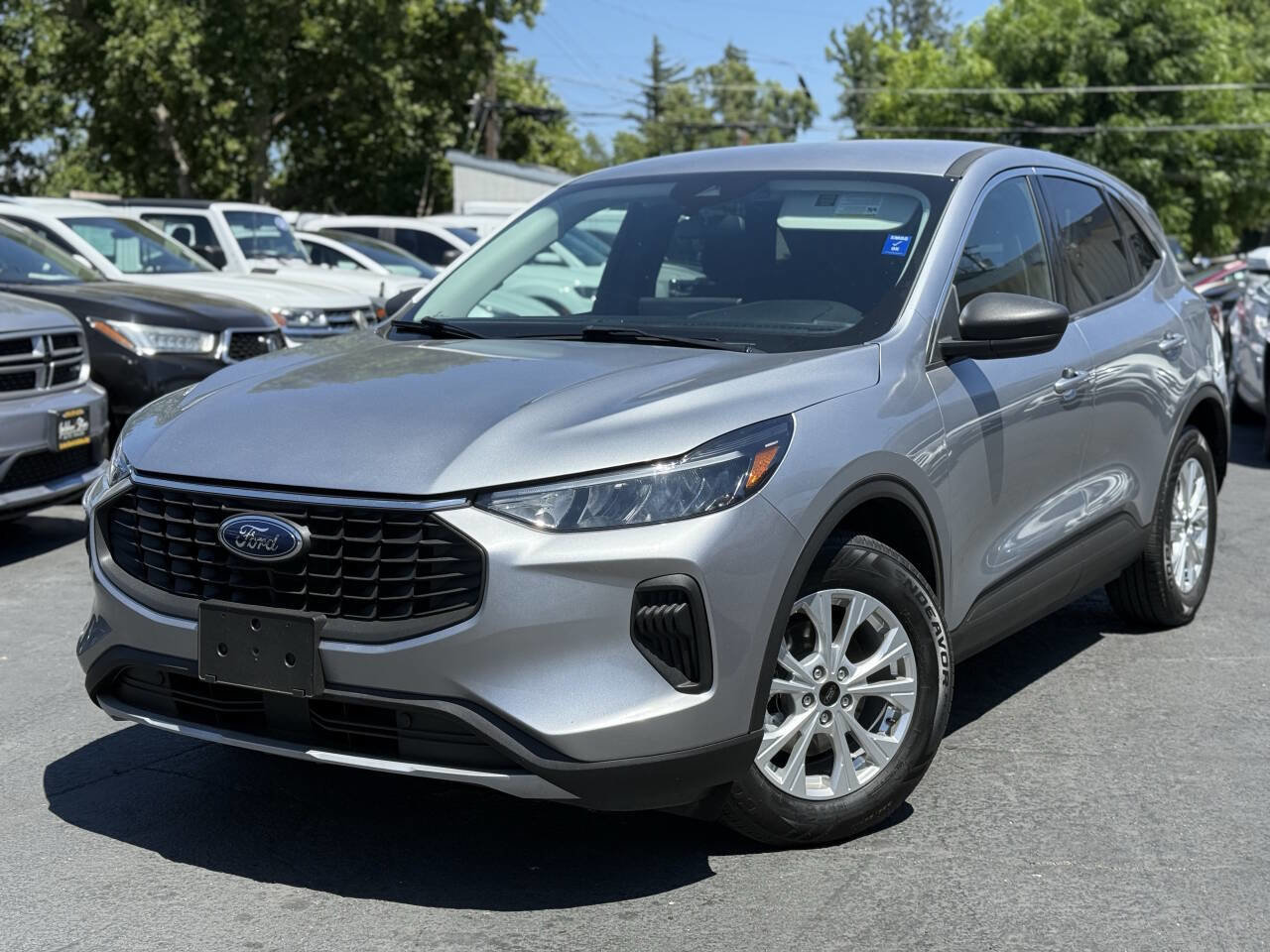 Used 2023 Ford Escape Active w/ Tech Pack #1 FWD image 3