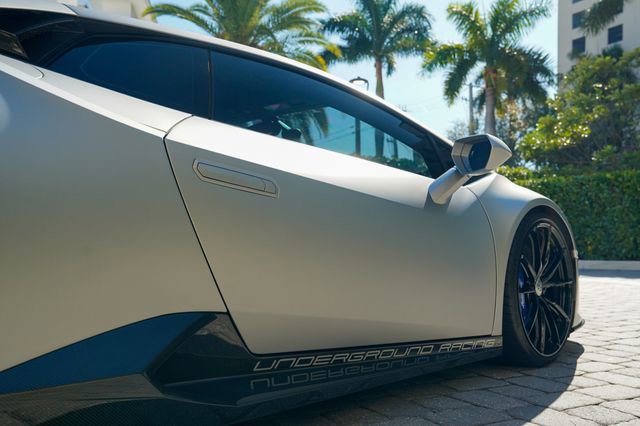 Used 2020 Lamborghini Huracan EVO image 26