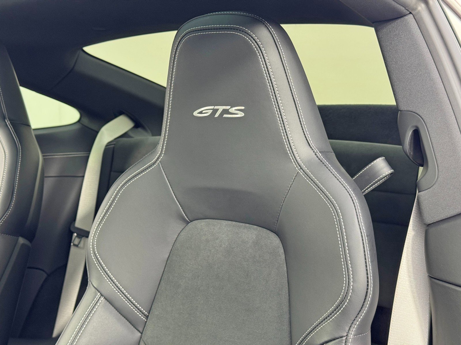 Used 2024 Porsche 911 Carrera GTS w/ Premium Package RWD image 38