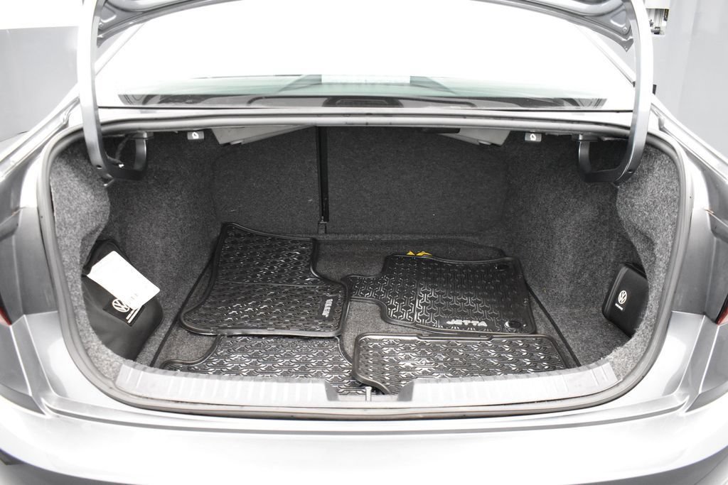 Used 2021 Volkswagen Jetta SE FWD image 13