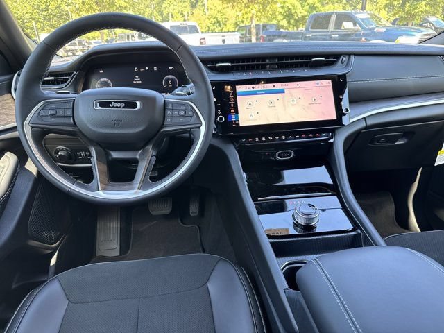 New 2027 Jeep Grand Cherokee Altitude RWD image 23