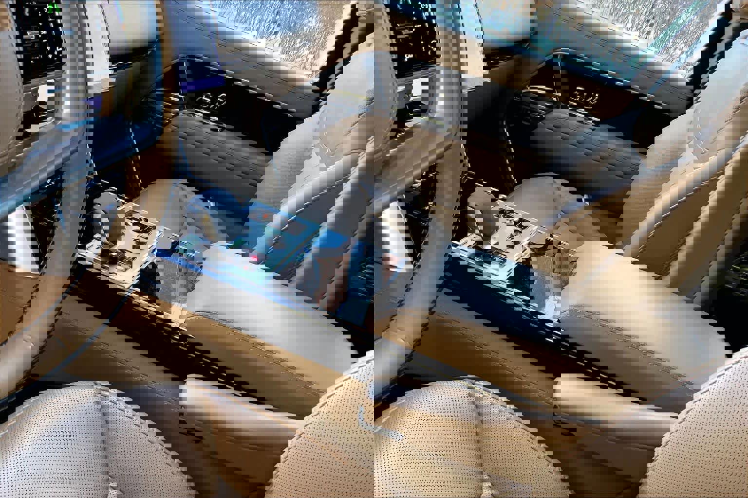 Used 2023 Land Rover Range Rover Autobiography image 16