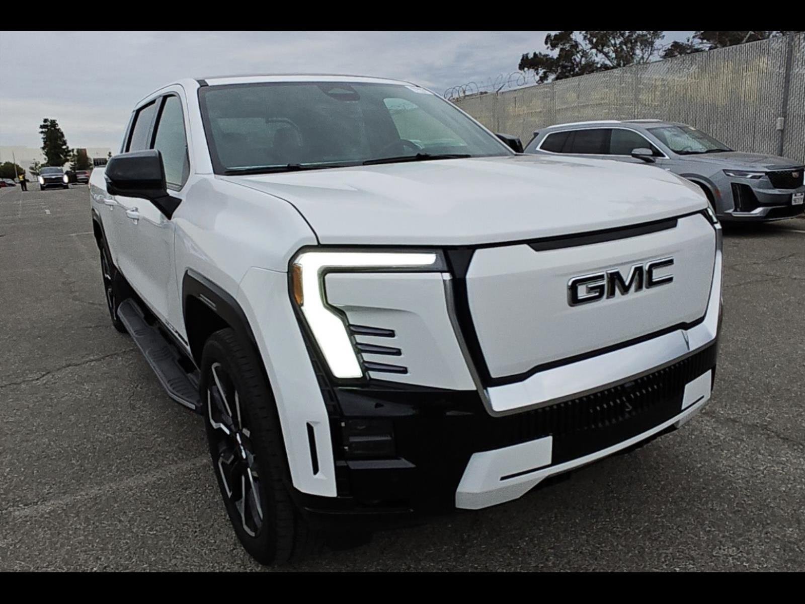 Used 2025 GMC Sierra EV Denali AWD/4WD image 14