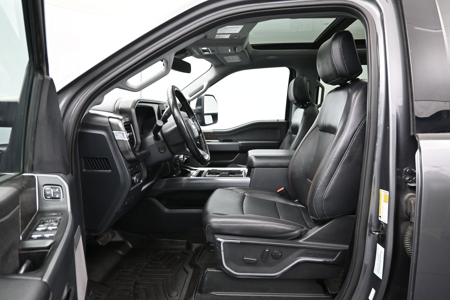 Used 2023 Ford F250 Lariat w/ Lariat Ultimate Package AWD/4WD image 9