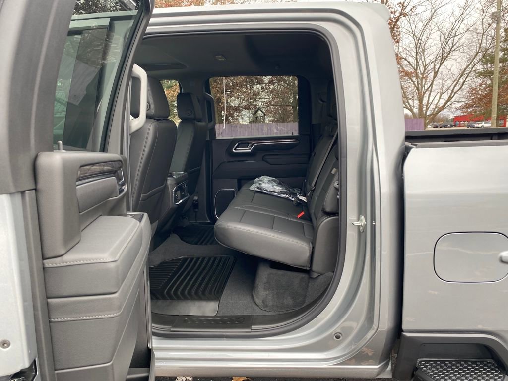 New 2026 Chevrolet Silverado 3500 LTZ w/ LTZ Premium Package image 19