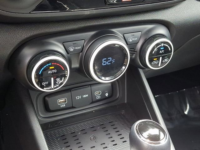 Used 2024 Hyundai Venue Limited FWD image 17