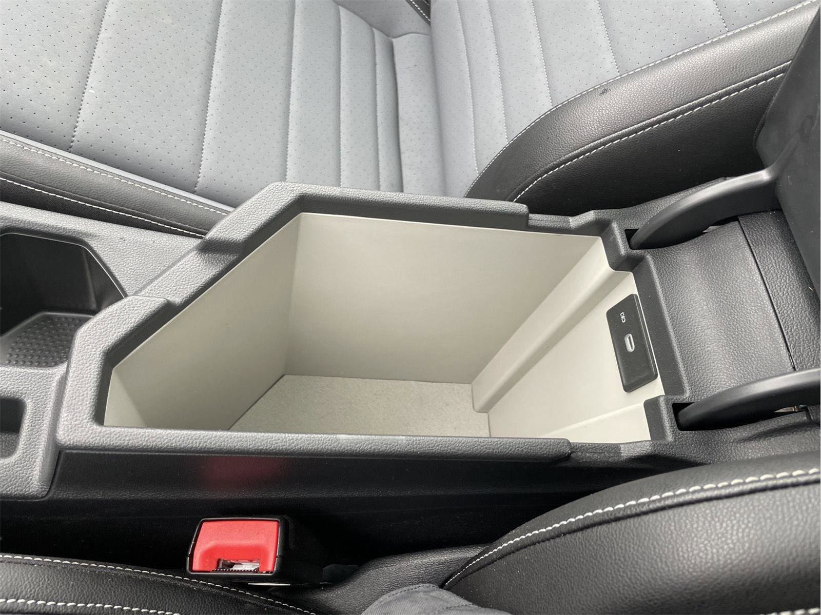 Used 2025 Volkswagen Jetta SE w/ Sunroof Package image 31