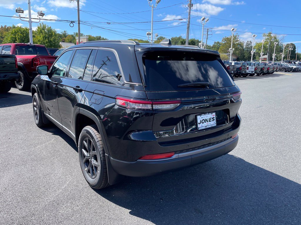 New 2027 Jeep Grand Cherokee Altitude AWD/4WD image 5