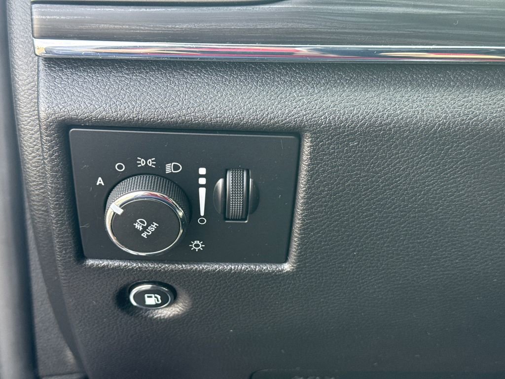 Used 2021 Jeep Grand Cherokee Limited image 20