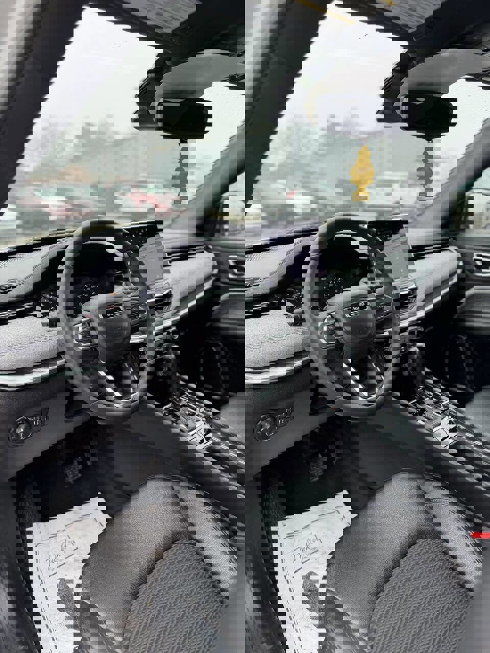 Used 2024 Jeep Compass Latitude image 9