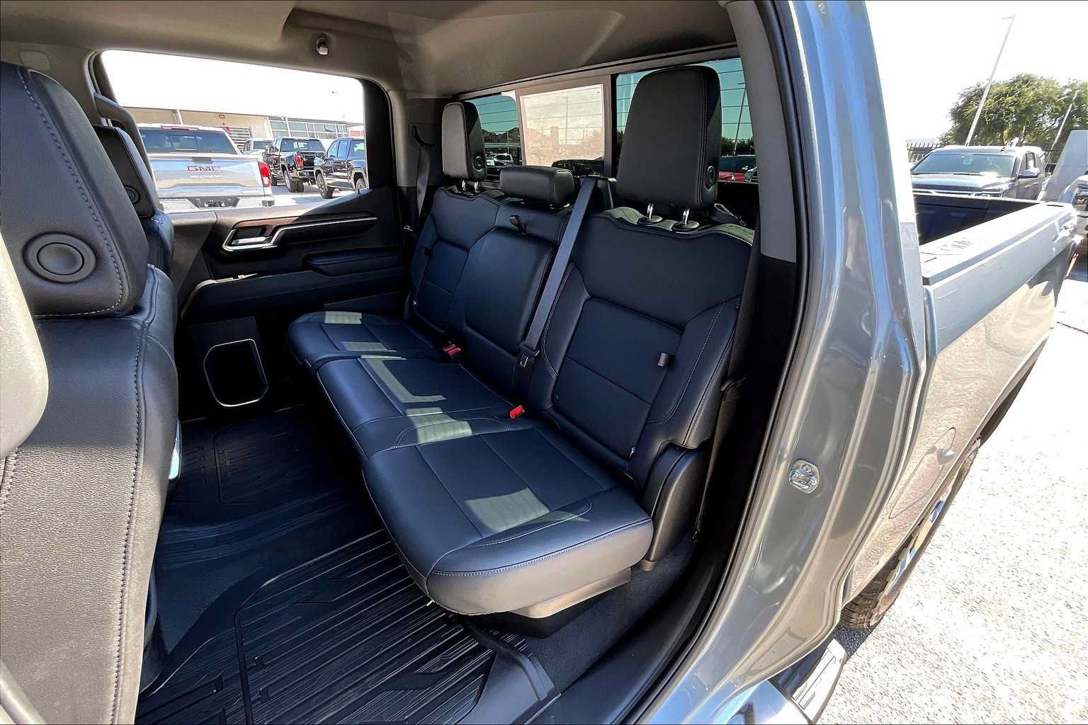 Used 2025 GMC Sierra 1500 SLT AWD/4WD image 20