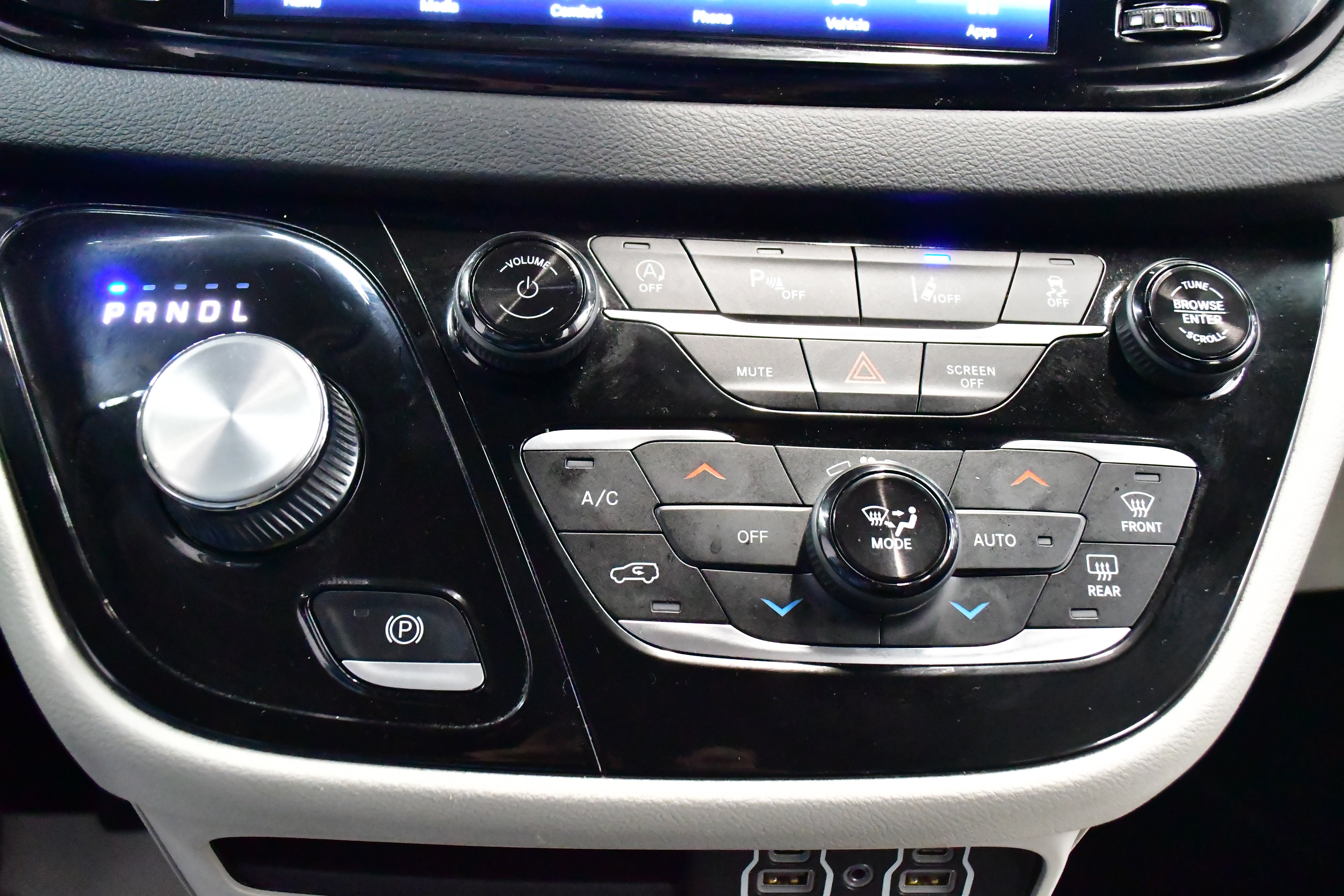 Used 2024 Chrysler Pacifica Touring-L image 61