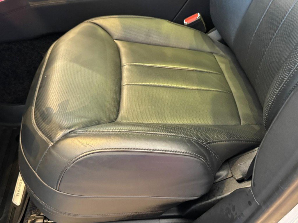 Used 2023 Land Rover Range Rover Autobiography image 24