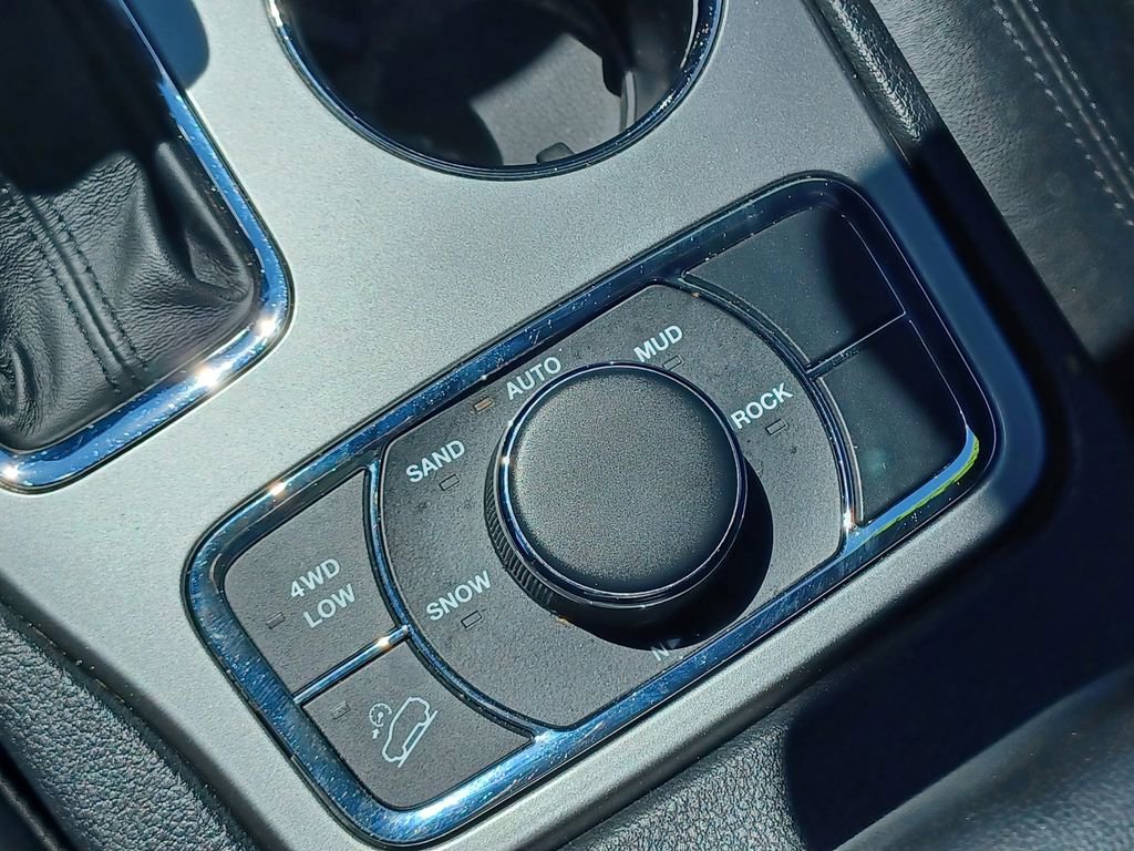Used 2020 Jeep Grand Cherokee Limited AWD/4WD image 27