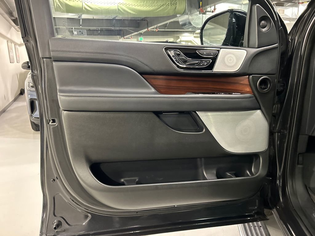 Used 2023 Lincoln Navigator Reserve image 9