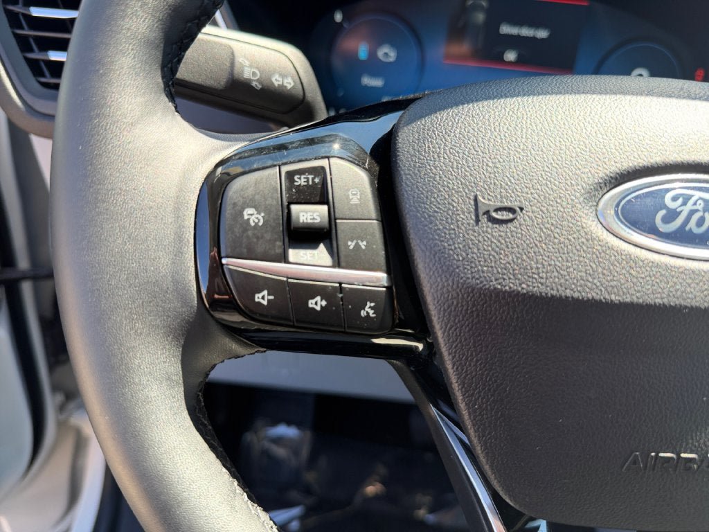 Used 2025 Ford Escape SE w/ PHEV Premium Package FWD image 16