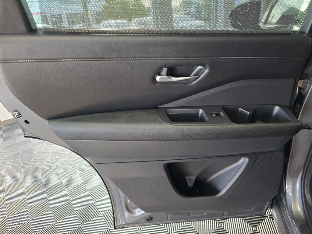 Used 2025 Nissan Pathfinder SL w/ SL Premium Package image 38