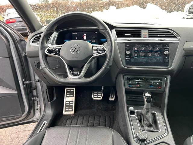 Used 2022 Volkswagen Tiguan SE R-Line image 13