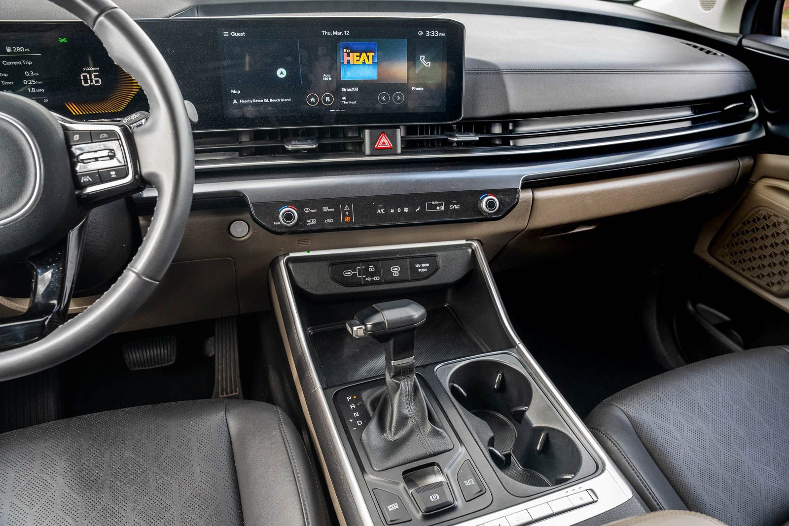 Used 2025 Kia Carnival image 32