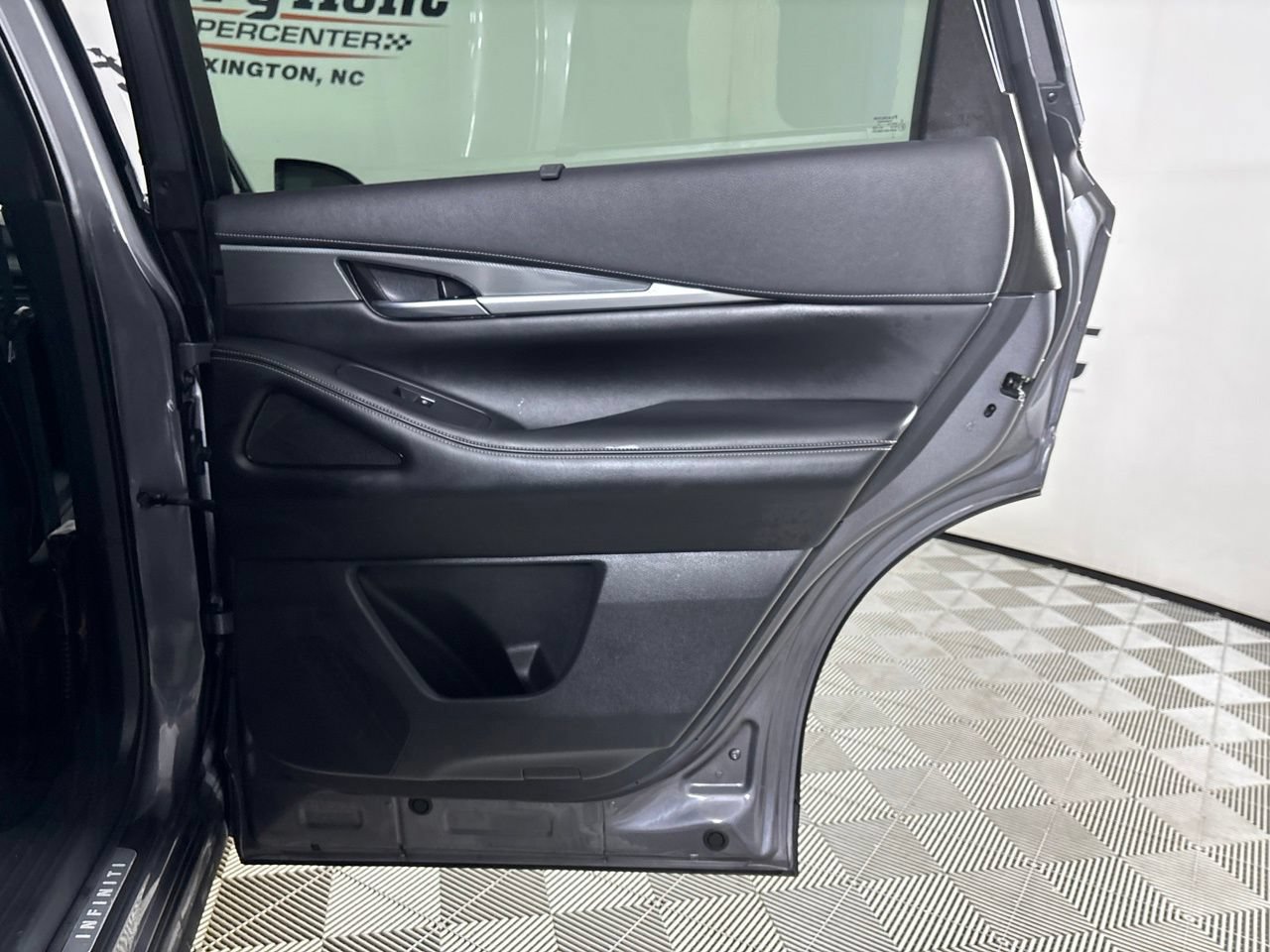 Used 2023 INFINITI QX60 Luxe FWD image 30