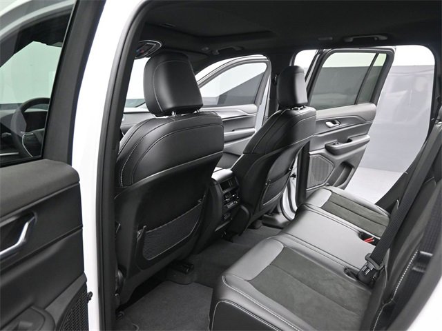 New 2025 Jeep Grand Cherokee Altitude image 20