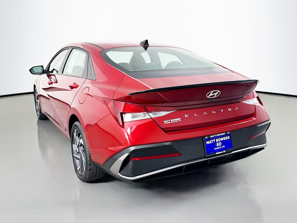 Certified 2025 Hyundai Elantra Sport FWD image 7