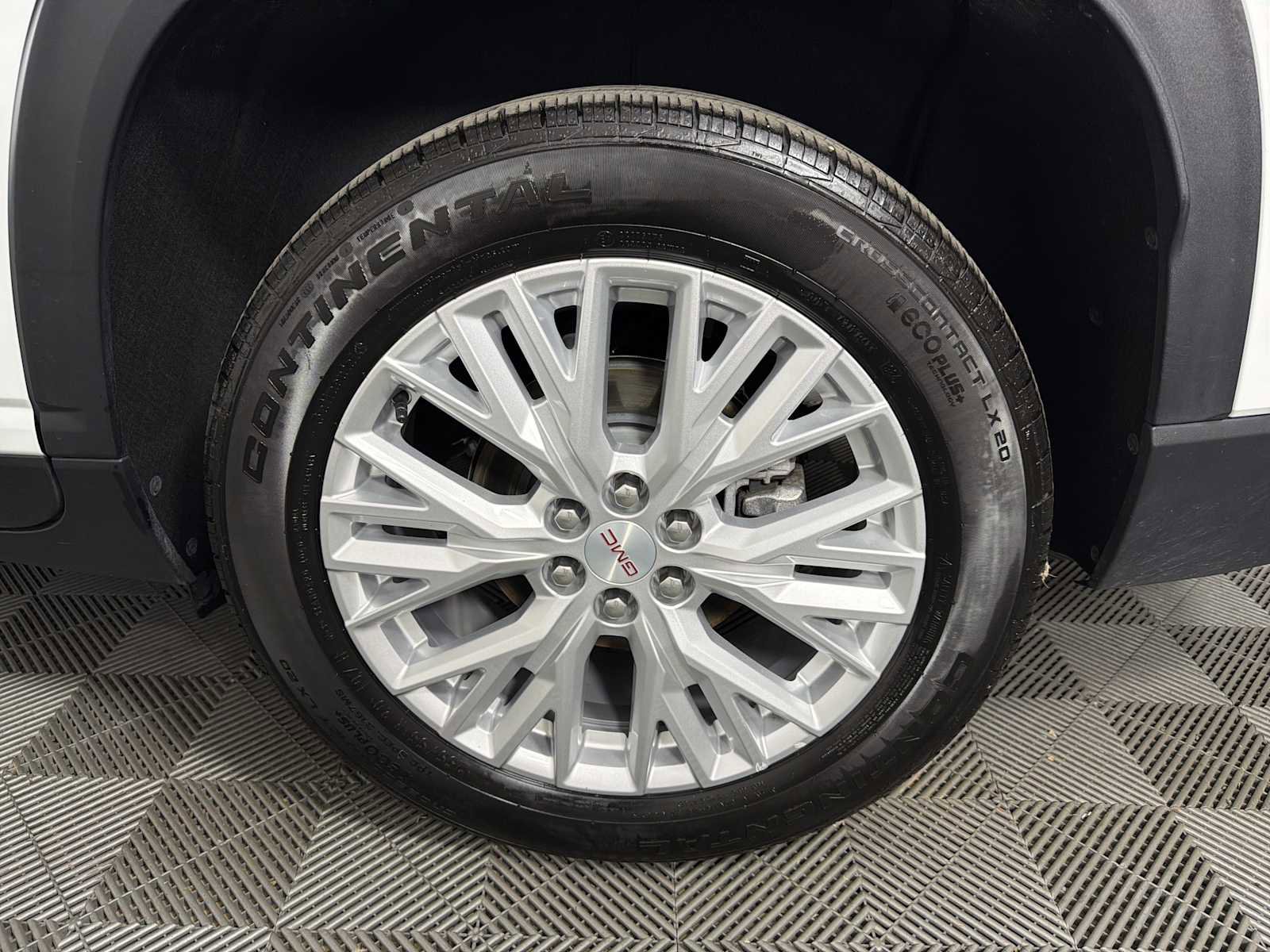 Used 2024 GMC Acadia Elevation image 19